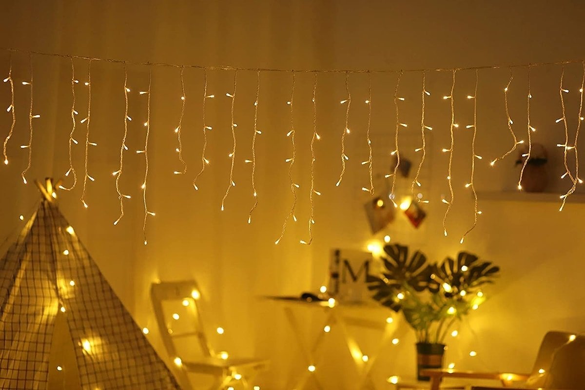 de kerstverlichting is aangestoken voor Kerstmis